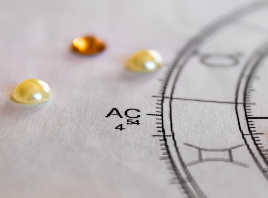 ⬆️ Асцендентът в астрологията – защо е по-важен от зодията ви?